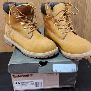 Timberlands Size 4.5 Junior Prem Wheat Nubuk 6inch boot.  Gently Gently Used